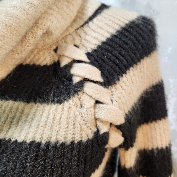 HOLLISTER Soft Stretchy Knit Black Tan Striped Cowl Neck Sweater (S) - Picture 7 of 10